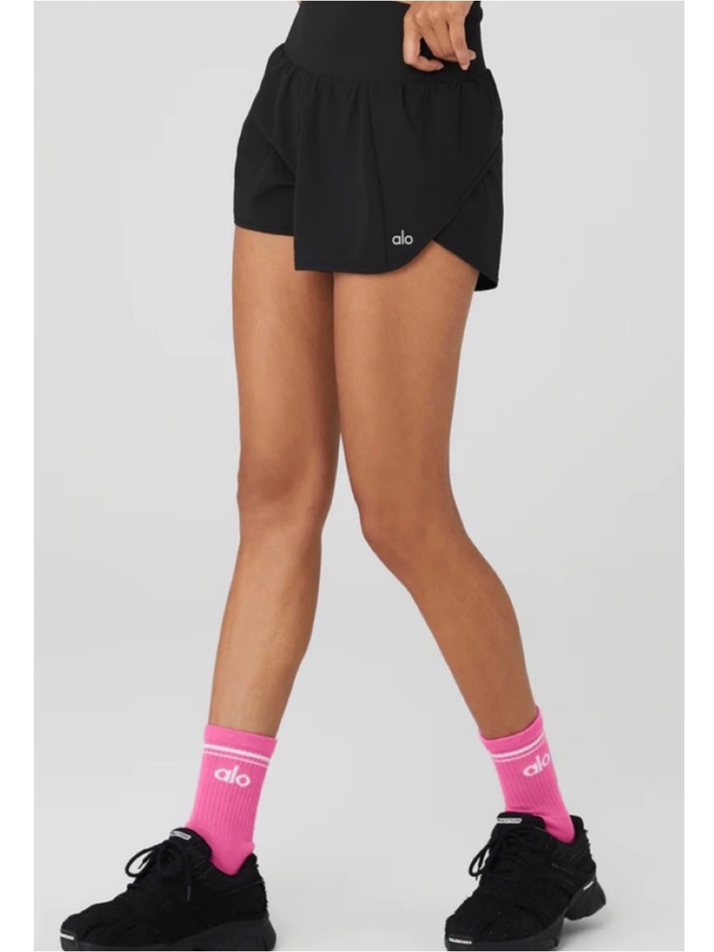 NWT💕RARE ALO Gold Medal Short in Black Size XS - Picture 13 of 13